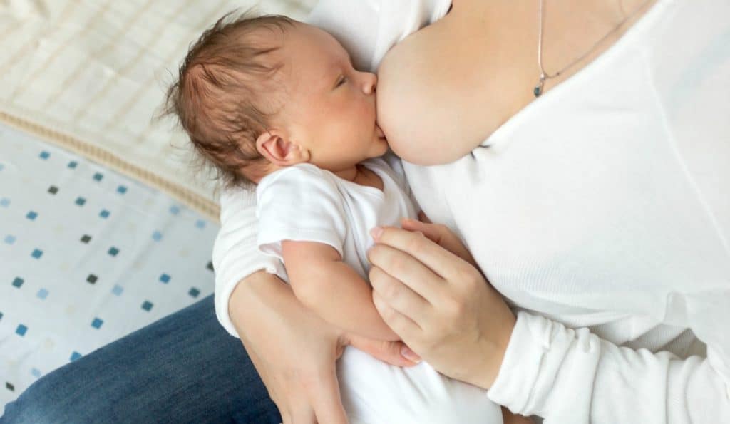 baby getting enough milk while breastfeeding